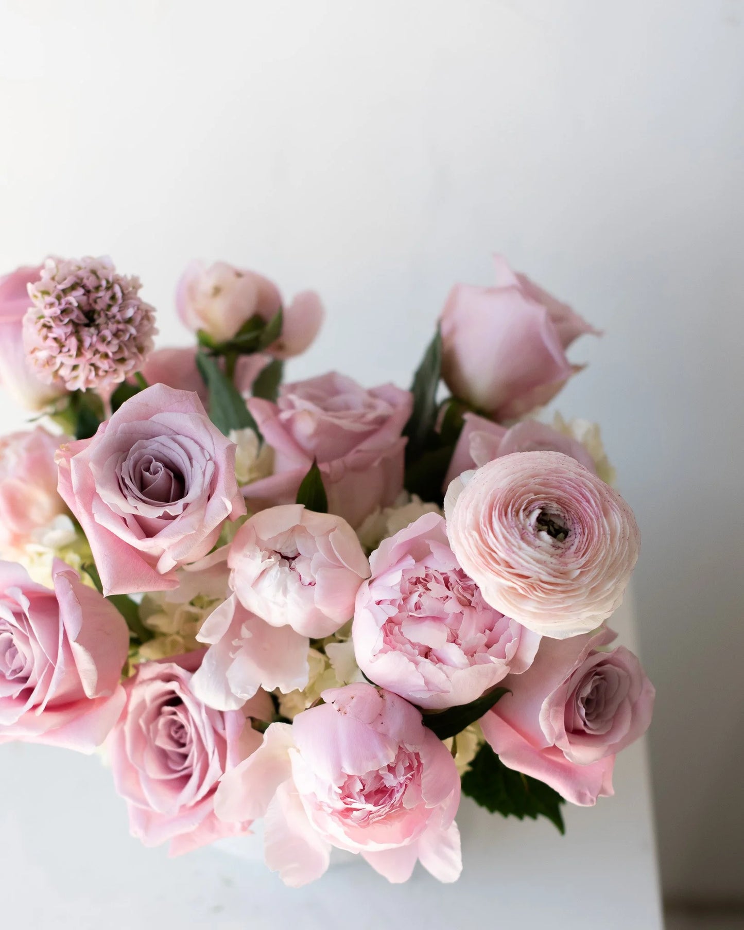 Modern pink floral arrangement with roses and peonies by Annam Studio Toronto